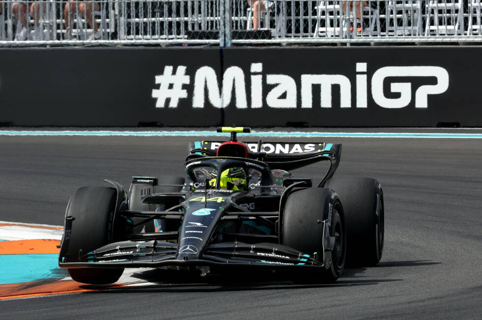 Foto zur News: Mercedes 2023: Lewis Hamilton, George Russell