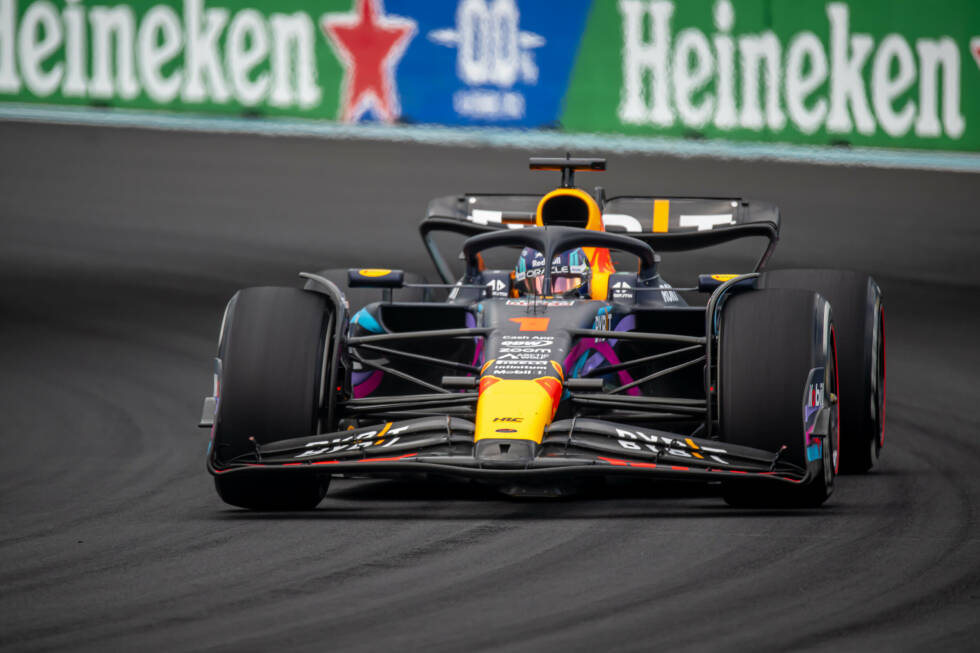 Foto zur News: Red Bull 2023: Max Verstappen, Sergio Perez