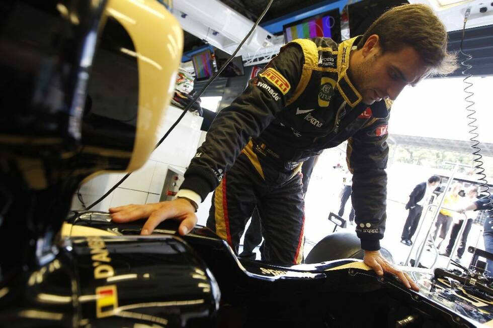 Foto zur News: 2012 - 1 Fahrerwechsel: Nur einen (erzwungenen) Tausch gibt es 2012. Weil Lotus-Pilot Romain Grosjean nach dem Auslösen eines Startunfalls in Belgien für ein Rennen gesperrt wird, darf Testpilot Jerome d&#039;Ambrosio in Monza ran und wird 13.