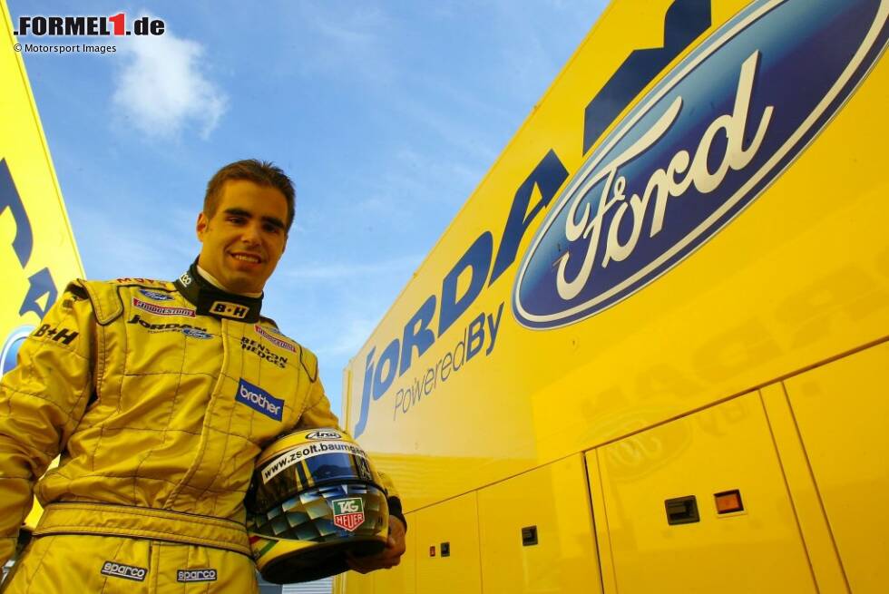 2003 - 5 Fahrerwechsel: Unsere Reise beginnt 2003, wo Zsolt Baumgartner den verletzten Ralph Firman für zwei Rennen ersetzen darf. In Monza fährt Marc Gene (Williams) für den kranken Ralf Schumacher, und Jacques Villeneuve schmeißt ein Rennen vor Saisonende hin. Nicolas Kiesa ersetzt bei Minardi Justin Wilson, der zu Jaguar geht. 2003 - 5 Fahrerwechsel: Unsere Reise beginnt 2003, wo Zsolt Baumgartner den verletzten Ralph Firman für zwei Rennen ersetzen darf. In Monza fährt Marc Gene (Williams) für den kranken Ralf Schumacher, und Jacques Villeneuve schmeißt ein Rennen vor Saisonende hin. Nicolas Kiesa ersetzt bei Minardi Justin Wilson, der zu Jaguar geht.
