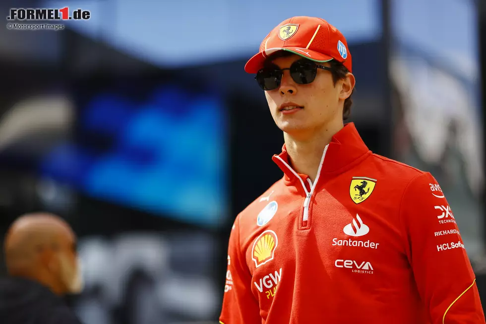 2024 - 4 Fahrerwechsel: Oliver Bearman muss gleich zwei Mal als Ersatzpilot einspringen. In Saudi-Arabien ersetzt er den kranken Carlos Sainz bei Ferrari, in Baku ersetzt er den gesperrten Kevin Magnussen bei Haas. Zudem wird Logan Sargeant (Williams) für Franco Colapinto aus dem Cockpit genommen, und Daniel Ricciardo für Liam Lawson. Foto zur News: 2024 - 4 Fahrerwechsel: Oliver Bearman muss gleich zwei Mal als Ersatzpilot einspringen. In Saudi-Arabien ersetzt er den kranken Carlos Sainz bei Ferrari, in Baku ersetzt er den gesperrten Kevin Magnussen bei Haas. Zudem wird Logan Sargeant (Williams) für Franco Colapinto aus dem Cockpit genommen, und Daniel Ricciardo für Liam Lawson.