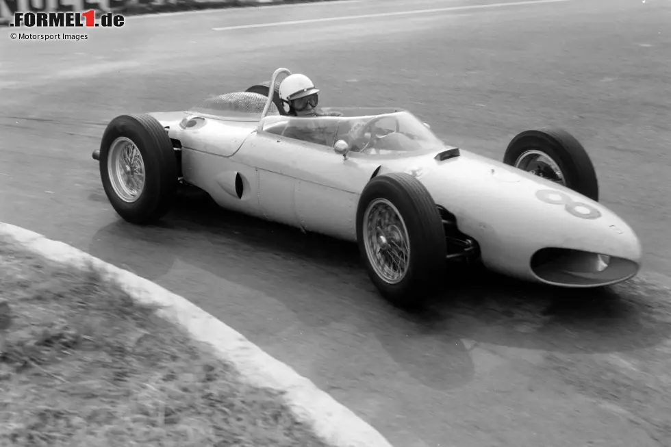 Foto zur News: 1961 zum Beispiel fährt mit Olivier Gendebien ein Belgier beim Belgien-Grand-Prix in einem Ferrari, und dieses Auto rollt in der belgischen Motorsport-Farbe Gelb an den Start. Und das passt auch zu Ferrari: Das Gelb im Ferrari-Logo steht für die Ferrari-Heimat Modena.