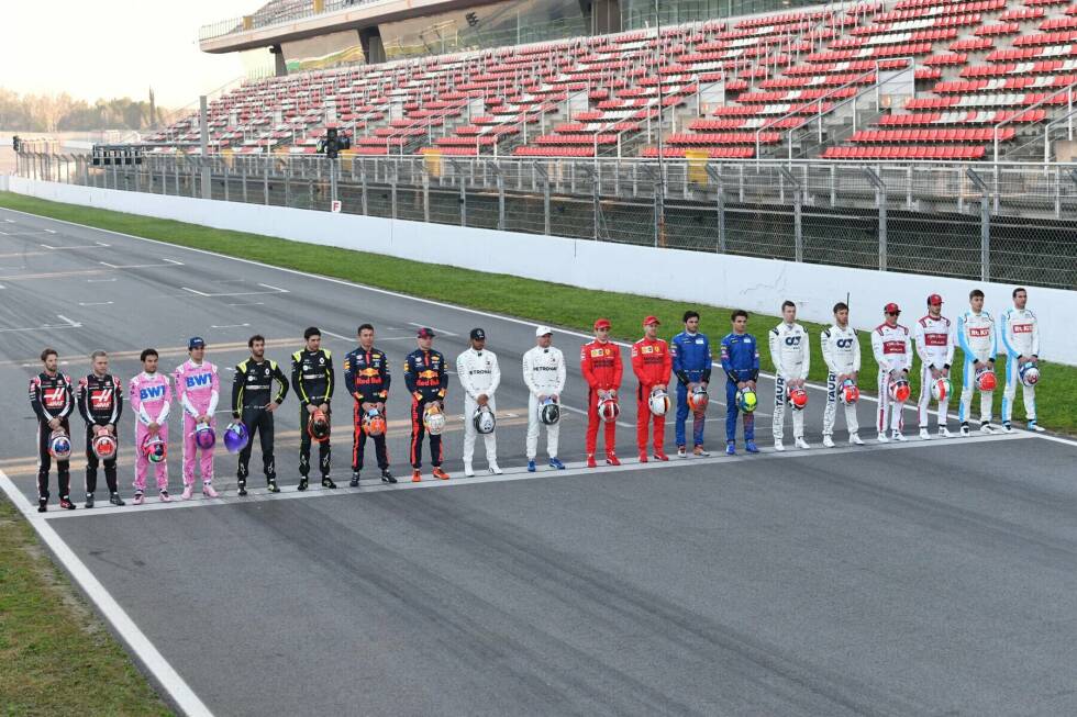 Foto zur News: 2020 - Von links: R. Grosjean, K. Magnussen, S. Perez, L. Stroll, D. Ricciardo. E. Ocon, A. Albon, M. Verstappen, L. Hamilton, V. Bottas, C. Leclerc, S. Vettel, C. Sainz Jr, L. Norris, D. Kwjat, P. Gasly, K. Räikkönen, A. Giovinazzi, G. Russell, N. Latifi.