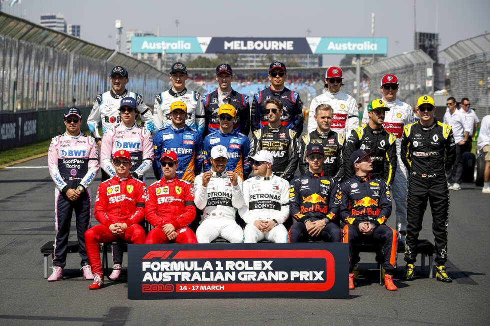 Foto zur News: 2019 - Vorne: C. Leclerc, S. Vettel, L. Hamilton, V. Bottas, P. Gasly, M. Verstappen; Mitte: S. Perez, L. Stroll, C. Sainz Jr, L. Norris, R. Grosjean, K. Magnussen, D. Ricciardo, N. Hülkenberg; Hinten: R. Kubica, G. Russell, D. Kwjat, A. Albon, A. Giovinazzi, K. Räikkönen.