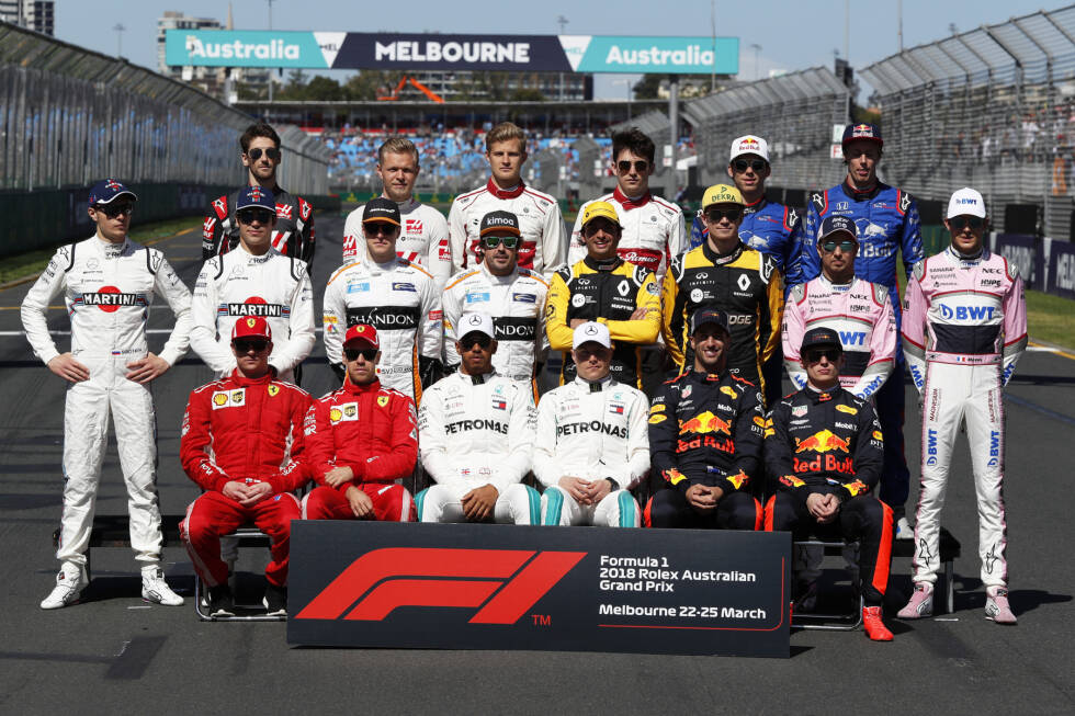 Foto zur News: 2018 - Vorne: K. Räikkönen, S. Vettel, L. Hamilton, V. Bottas, D. Ricciardo, M. Verstappen; Mitte: S. Sirotkin, L. Stroll, S. Vandoorne, F. Alonso, C. Sainz Jr, N. Hülkenberg, S. Perez, E. Ocon; Hinten: R. Grosjean, K. Magnussen, M. Ericsson, C. Leclerc, P. Gasly, B. Hartley.