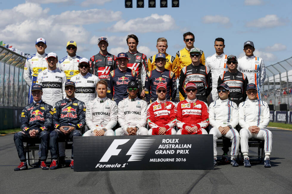 Foto zur News: 2016 - Vorne: D. Kwjat, D. Ricciardo, N. Rosberg, L. Hamilton, S. Vettel, K. Räikkönen, F. Massa, V. Bottas; Mitte: J. Button, F. Alonso, M. Verstappen, C. Sainz Jr, N. Hülkenberg, S. Perez; Hinten: M. Ericsson, F. Nasr, R. Grosjean, E. Gutierrez, K. Magnussen, J. Palmer, P. Wehrlein, R. Haryanto.