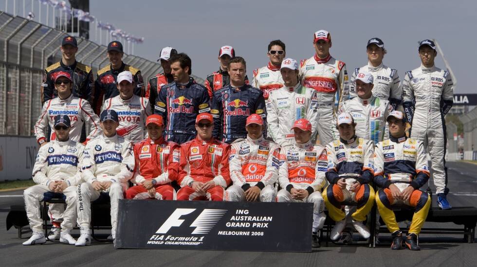 Foto zur News: 2008 - Vorne: N. Heidfeld, R. Kubica, F. Massa, K. Räikkönen, L. Hamilton, H. Kovalainen, F. Alonso, N. Piquet Jr; Mitte: J. Trulli, T. Glock, M. Webber, D. Cpulthard, J. Button, R. Barrichello; Hinten: S. Bourdais, S. Vettel, T. Sato, A. Davidson, G. Fisichella, A. Sutil, N. Rosber, K. Nakajima.