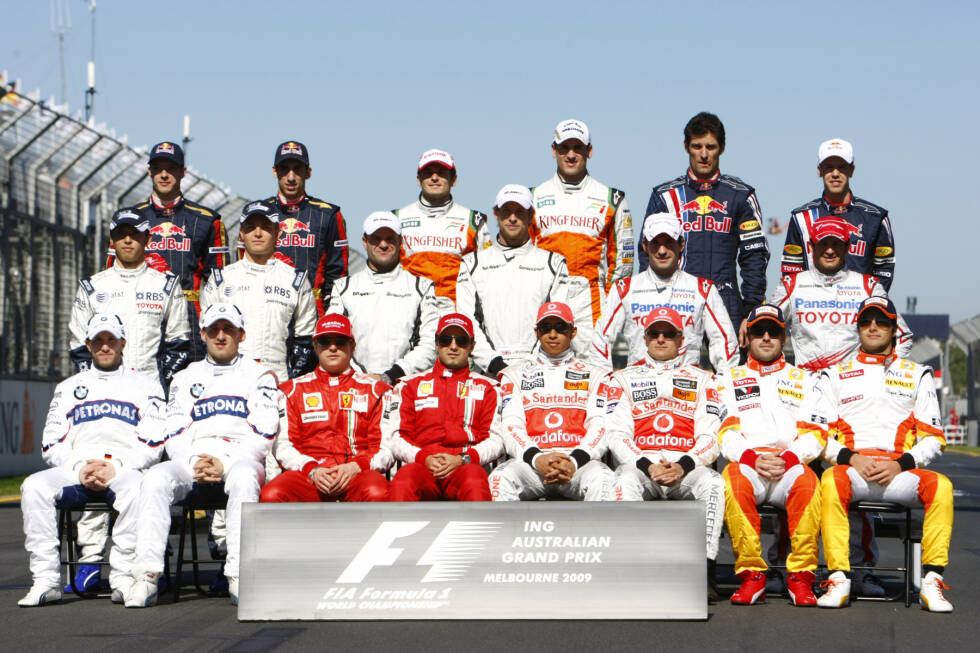 Foto zur News: 2009 - Vorne: N. Heidfeld, R. Kubica, K. Räikkönen, F. Massa, L. Hamilton, H. Kovalainen, F. Alonso, N. Piquet Jr; Mitte: K. Nakajima, N. Rosberg, R. Barrichello, J. Button, T. Glock, J. Trulli; Hinten: S. Bourdais, S. Buemi, G. Fisichella, A. Sutil, M. Webber, S. Vettel.