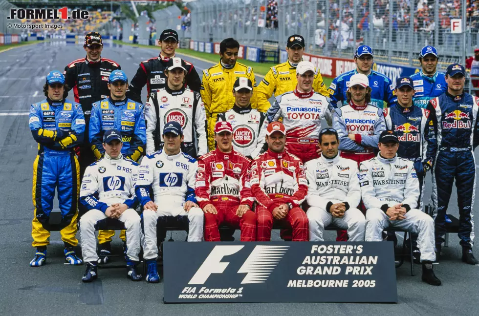 2005 - Vorne: N. Heidfeld, M. Webber, M. Schumacher, R. Barrichello, J. P. Montoya, K. Räikkönen; Mitte: F. Alonso, G. Fisichella, J. Button, T. Sato, R. Schumacher, J. Trulli, C. Klien, D. Coulthard; Hinten: C. Albers, P. Friesacher, N. Karthikeyan, T. Monteiro, J. Villeneuve, F. Massa. Foto zur News: 2005 - Vorne: N. Heidfeld, M. Webber, M. Schumacher, R. Barrichello, J. P. Montoya, K. Räikkönen; Mitte: F. Alonso, G. Fisichella, J. Button, T. Sato, R. Schumacher, J. Trulli, C. Klien, D. Coulthard; Hinten: C. Albers, P. Friesacher, N. Karthikeyan, T. Monteiro, J. Villeneuve, F. Massa.
