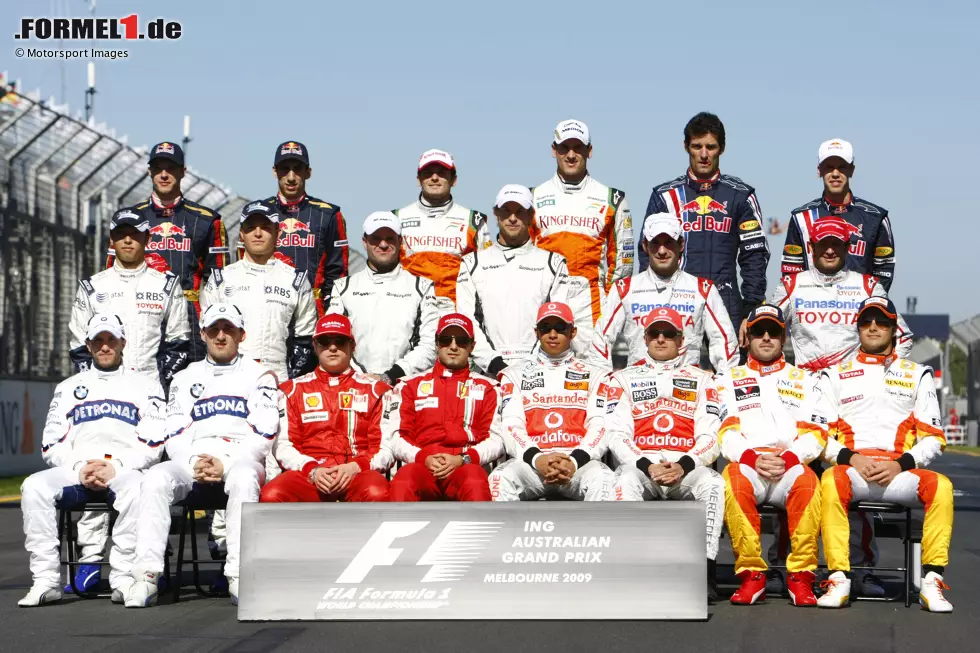 2009 - Vorne: N. Heidfeld, R. Kubica, K. Räikkönen, F. Massa, L. Hamilton, H. Kovalainen, F. Alonso, N. Piquet Jr; Mitte: K. Nakajima, N. Rosberg, R. Barrichello, J. Button, T. Glock, J. Trulli; Hinten: S. Bourdais, S. Buemi, G. Fisichella, A. Sutil, M. Webber, S. Vettel. Foto zur News: 2009 - Vorne: N. Heidfeld, R. Kubica, K. Räikkönen, F. Massa, L. Hamilton, H. Kovalainen, F. Alonso, N. Piquet Jr; Mitte: K. Nakajima, N. Rosberg, R. Barrichello, J. Button, T. Glock, J. Trulli; Hinten: S. Bourdais, S. Buemi, G. Fisichella, A. Sutil, M. Webber, S. Vettel.