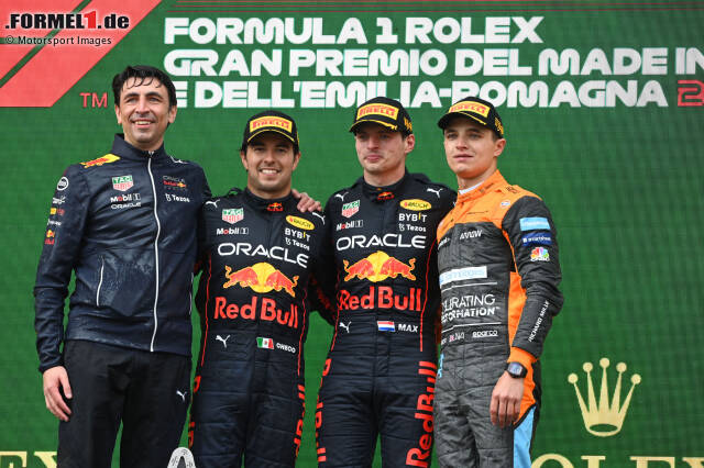 Foto zur News: 2022 (als Emilia-Romagna-Grand-Prix): Max Verstappen (Red Bull) vor Sergio Perez (Red Bull) und Lando Norris (McLaren)