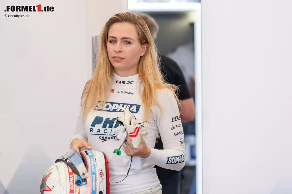 Alpine - Sophia Flörsch (23. in der Formel 3): Mit den ersten Punkten in Spa überraschte die Deutsche im unterlegenen PHM-Team. Auch in Spielberg hätte sie ohne Disqualifikation eigentlich gepunktet. Weitere Alpine-Junioren in der Formel 3: Gabriele Mini (7.) und Nikola Zolow (22.). Foto zur News: Alpine - Sophia Flörsch (23. in der Formel 3): Mit den ersten Punkten in Spa überraschte die Deutsche im unterlegenen PHM-Team. Auch in Spielberg hätte sie ohne Disqualifikation eigentlich gepunktet. Weitere Alpine-Junioren in der Formel 3: Gabriele Mini (7.) und Nikola Zolow (22.).