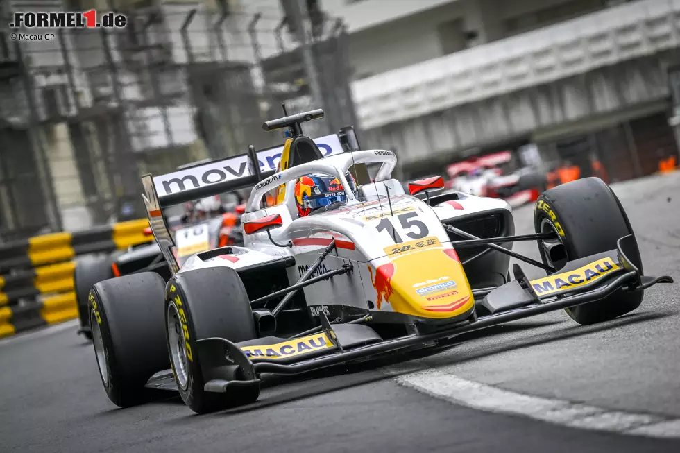 Red Bull - Pepe Marti (5. in der Formel 3): Der Spanier wurde erst zum Saisonende unter Vertrag genommen und war mit drei Siegen lange ein Titelkandidat in der Formel 3. Auch bei seinem Debüt in Macau schlug er sich mit Platz 5 beachtlich, 2024 darf er sich bei Campos in der Formel 2 beweisen - im direkten Duell mit Hadjar. Foto zur News: Red Bull - Pepe Marti (5. in der Formel 3): Der Spanier wurde erst zum Saisonende unter Vertrag genommen und war mit drei Siegen lange ein Titelkandidat in der Formel 3. Auch bei seinem Debüt in Macau schlug er sich mit Platz 5 beachtlich, 2024 darf er sich bei Campos in der Formel 2 beweisen - im direkten Duell mit Hadjar.