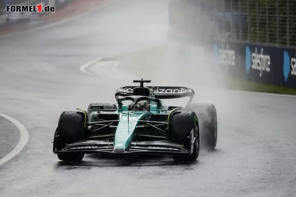 ... setzt sogar noch Regen ein und lässt einige Fahrer auf Intermediates ausrücken. Dabei kommt es noch zu kleineren, aber folgenlosen Zwischenfällen auf der Strecke. Den Teams bleibt allerdings am Freitag genug Zeit, um ... Foto zur News: ... setzt sogar noch Regen ein und lässt einige Fahrer auf Intermediates ausrücken. Dabei kommt es noch zu kleineren, aber folgenlosen Zwischenfällen auf der Strecke. Den Teams bleibt allerdings am Freitag genug Zeit, um ...