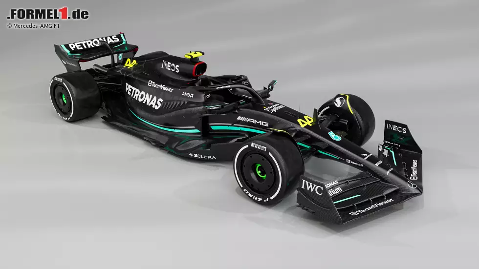 Foto zur News: Nach dem Silberpfeil aus dem Vorjahr präsentiert sich der Mercedes W14 wieder ganz in Schwarz.