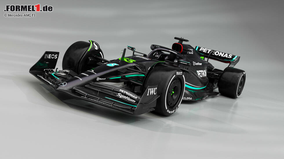 Foto zur News: Aus Gewichtsgründen setzt Mercedes auf puren Carbon-Look.