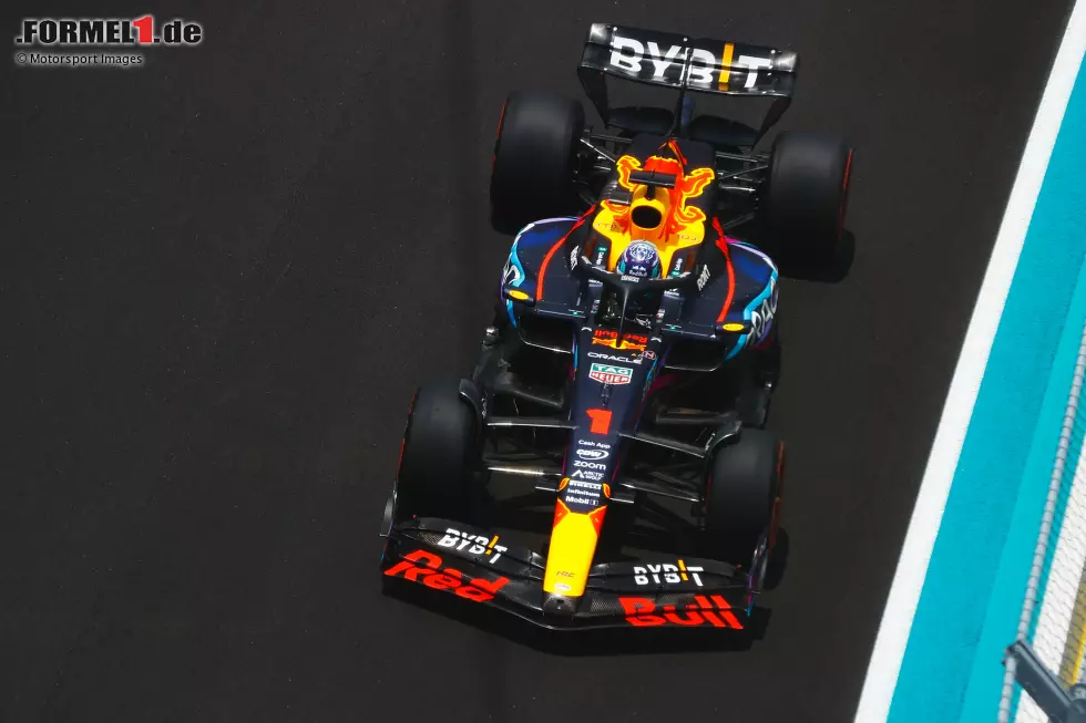 Foto zur News: Max Verstappen startet im Red Bull RB19 ausgezeichnet in den Formel-1-Samstag in Miami: Er fährt mit 1:27.535 Minuten auf Soft die bisher beste Runde auf der US-Strecke, hat im 3. Freien Training vier Zehntel Vorsprung auf Charles Leclerc im Ferrari SF-23. Die große Überraschung aber ist ...