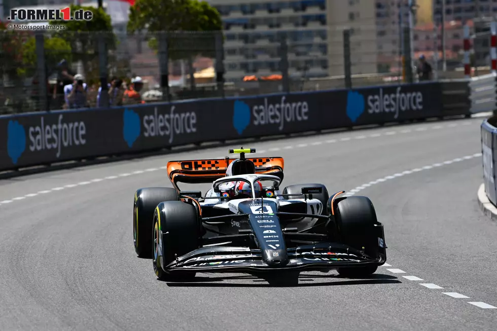 ... auch andere Fahrer sind ähnlich schnell unterwegs wie er. Lando Norris zum Beispiel. Im McLaren MCL60 im "Triple-Crown"-Sonderdesign hat er 0,444 Sekunden Rückstand und wird solider Fünfter vor ... Foto zur News: ... auch andere Fahrer sind ähnlich schnell unterwegs wie er. Lando Norris zum Beispiel. Im McLaren MCL60 im "Triple-Crown"-Sonderdesign hat er 0,444 Sekunden Rückstand und wird solider Fünfter vor ...