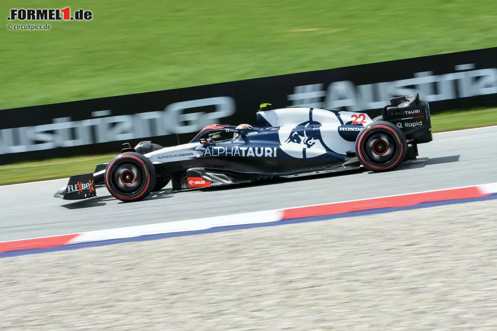 ... Nyck de Vries im AlphaTauri AT04. Ihm fehlen 0,858 Sekunden auf die Spitze in Q1, aber das Feld ist so eng beisammen, dass er das Schlusslicht ist. Immerhin: Red-Bull-Teamchef Christian Horner versichert, man habe "derzeit" nicht vor, de Vries zu ersetzen. Kurzfristig ... Foto zur News: ... Nyck de Vries im AlphaTauri AT04. Ihm fehlen 0,858 Sekunden auf die Spitze in Q1, aber das Feld ist so eng beisammen, dass er das Schlusslicht ist. Immerhin: Red-Bull-Teamchef Christian Horner versichert, man habe "derzeit" nicht vor, de Vries zu ersetzen. Kurzfristig ...