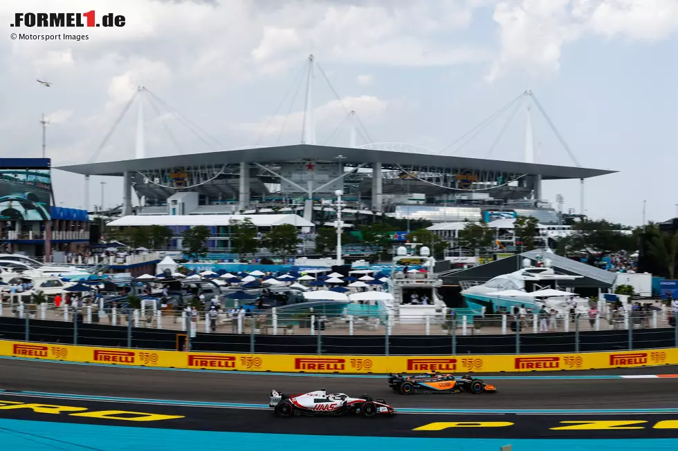 2022 wird mit dem Miami-Grand-Prix ein zweites USA-Rennen im Kalender installiert. Der Clou hier: Die Strecke wird rund um das Football-Stadion herumgelegt. Foto zur News: 2022 wird mit dem Miami-Grand-Prix ein zweites USA-Rennen im Kalender installiert. Der Clou hier: Die Strecke wird rund um das Football-Stadion herumgelegt.