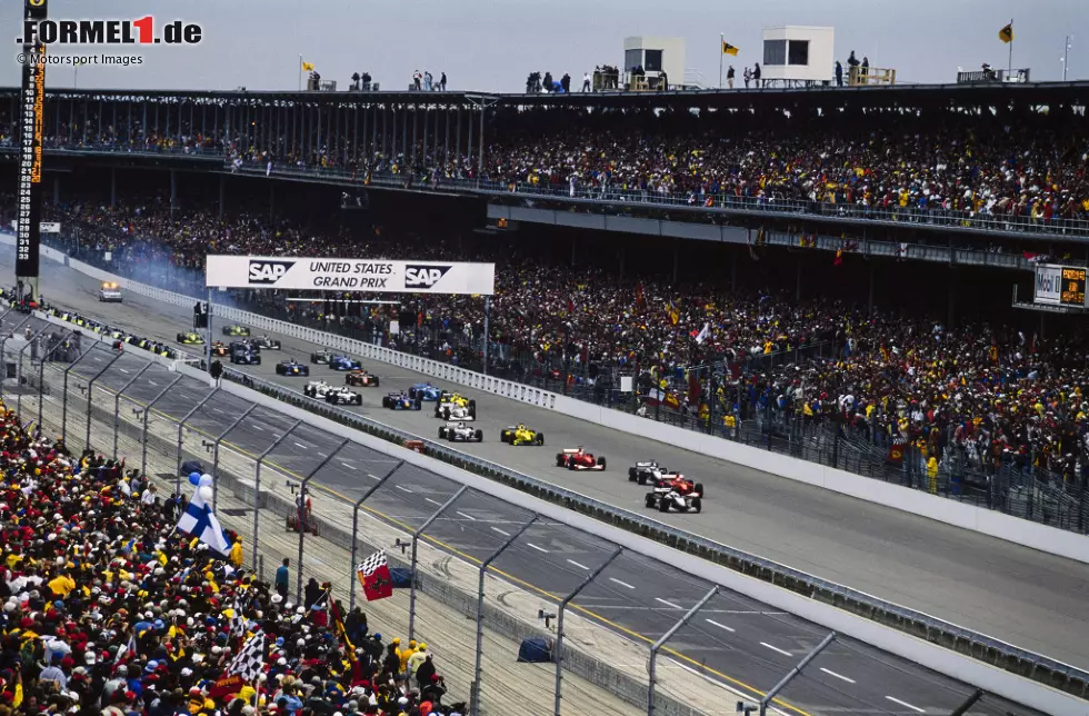 ... gibt erst 2000 ihr Comeback, an einem bekannten Ort: Wieder ist Indianapolis Gastgeber für ein Rennen, aber dieses Mal mit der neuen Rundkurs-Strecke im Infield. 2005 dann der negative Höhepunkt mit nur sechs fahrenden Autos im Rennen, 2007 der letzte Grand Prix in "Indy". Foto zur News: ... gibt erst 2000 ihr Comeback, an einem bekannten Ort: Wieder ist Indianapolis Gastgeber für ein Rennen, aber dieses Mal mit der neuen Rundkurs-Strecke im Infield. 2005 dann der negative Höhepunkt mit nur sechs fahrenden Autos im Rennen, 2007 der letzte Grand Prix in "Indy".