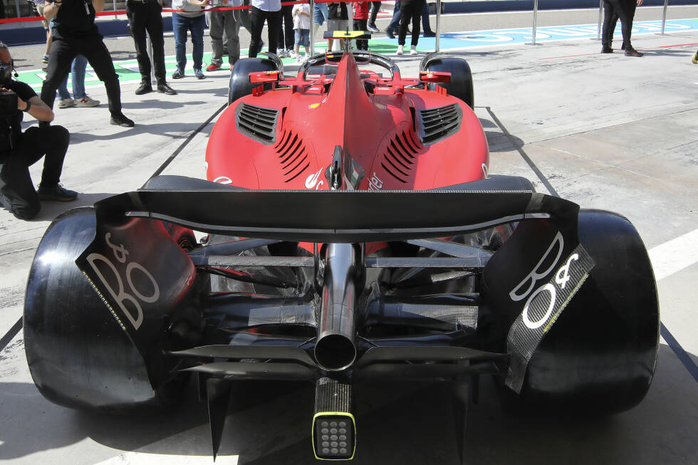 Foto zur News: Ferrari SF-23: Heckflügel mit Auspuff