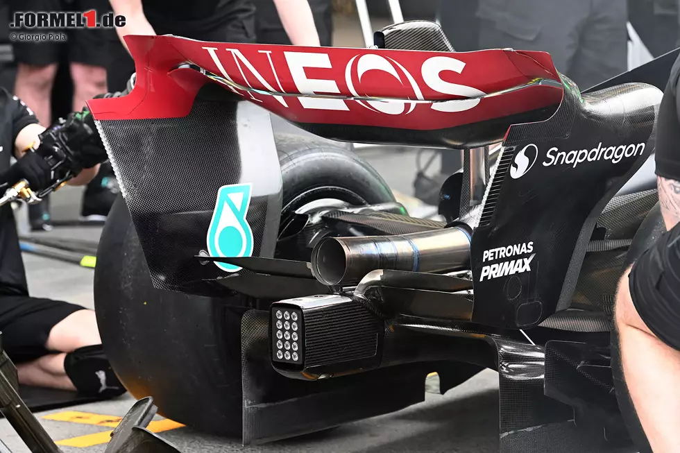 Foto zur News: Mercedes W14: Heckflügel, Auspuff und Diffusor