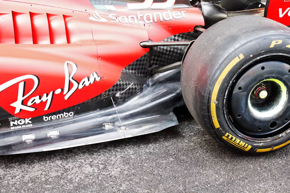 Foto zur News: Ferrari SF-23: Unterboden mit Haltestrebe