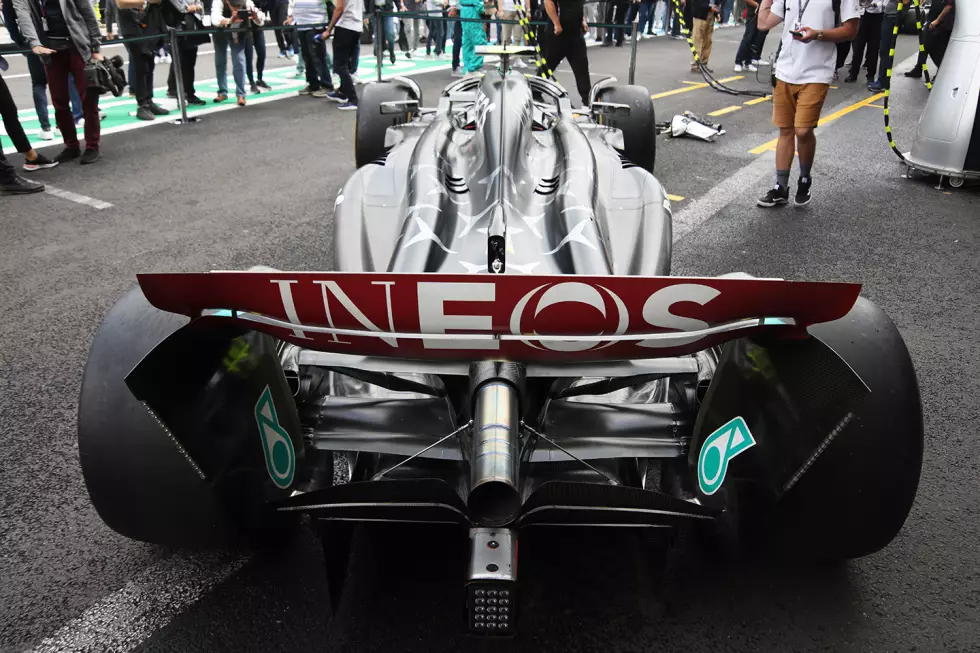 Foto zur News: Mercedes W14: Heckflügel, Auspuff und Beam-Wing