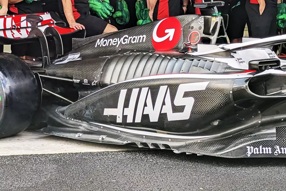 Foto zur News: Haas VF-23: Motorhaube mit Kühlschlitzen