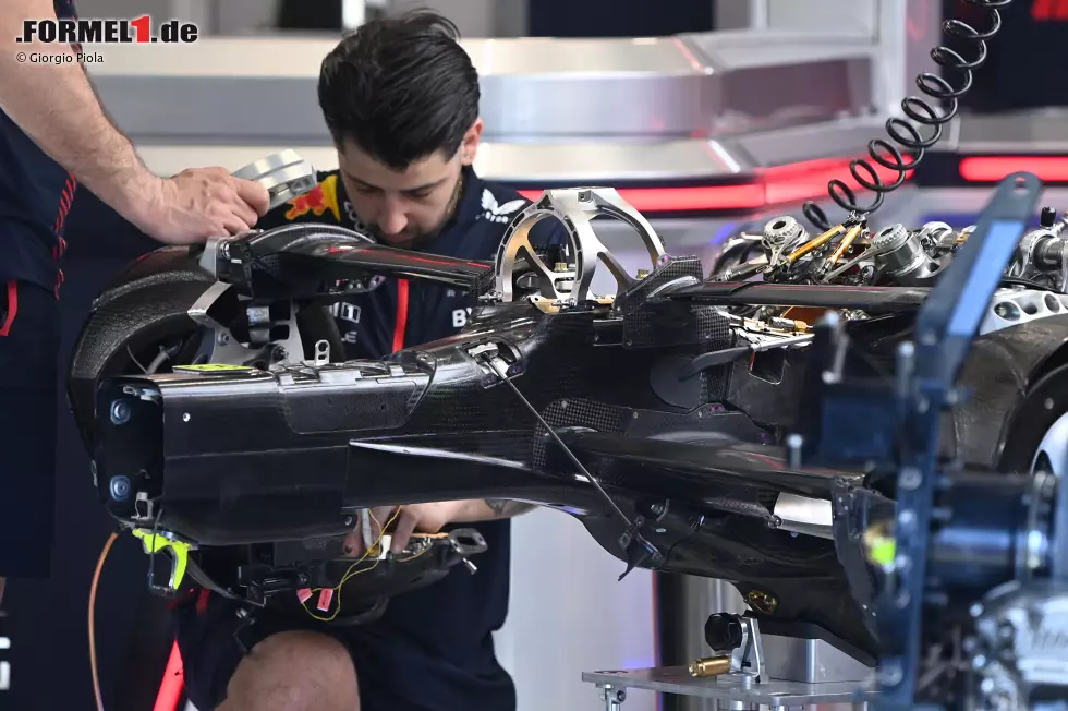Foto zur News: Red Bull RB19: Hinterrad-Aufhängung