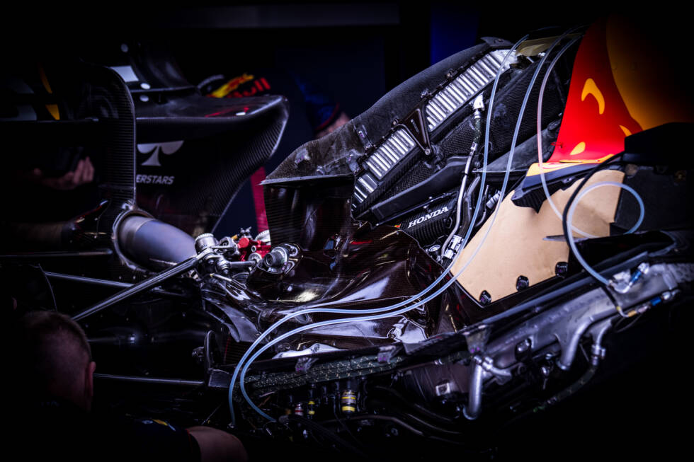 Foto zur News: Red Bull RB19: Antriebsinstallation