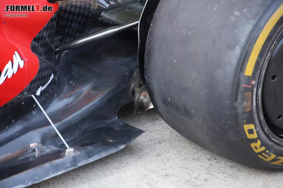 Foto zur News: Ferrari SF-23: Unterboden mit Haltestrebe