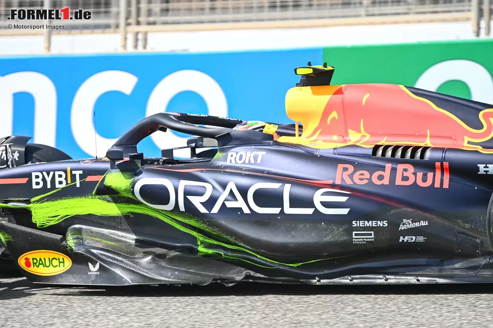 Foto zur News: Der RB19 von Red Bull mit Flo-Viz-Lackierung an den vorderen Aufhängungsarmen, an der Seite des Chassis und an den Seitenkästen, da das Team eine visuelle Bestätigung dafür sucht, dass sich der Luftstrom wie vorgesehen verhält.