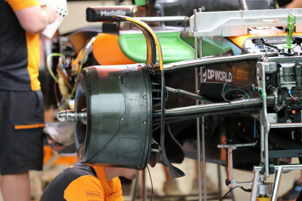 Foto zur News: McLaren MCL60: Vorderrad-Aufhängung