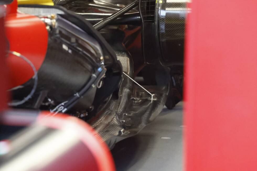 Foto zur News: Ferrari SF-23: Unterboden mit Haltestrebe