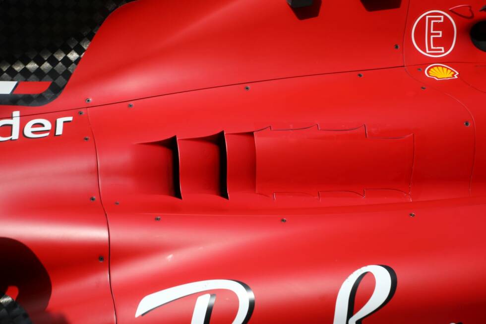 Foto zur News: Ferrari SF-23: Motorhaube mit Kühlschlitzen