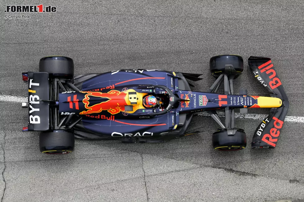 Eine fantastische Aufnahme des RB18 von oben ermöglicht es uns, die verschiedenen Designaspekte zu erkennen. Foto zur News: Eine fantastische Aufnahme des RB18 von oben ermöglicht es uns, die verschiedenen Designaspekte zu erkennen.