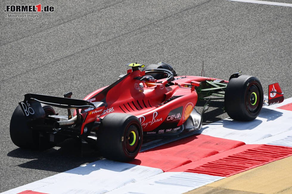Foto zur News: Ebenfalls für Aufsehen sorgte Ferrari mit einer Art &quot;S-Duct&quot;. Der Ausgang davon befindet sich seitlich neben dem Cockpit des SF-23.