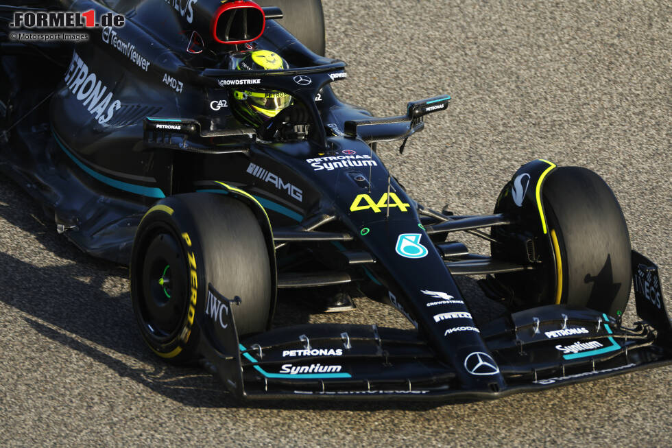 Foto zur News: Mercedes reihte sich dank einer Schlussattacke von Lewis Hamilton auf P2 der Zeitenliste ein. Der Rückstand auf Perez betrug 0,359 Sekunden - allerdings mit weicheren Reifen. Und: Freitags gab es am W14 einen Hydraulikdefekt. Mercedes&#039; Wochenbilanz in Runden: 398