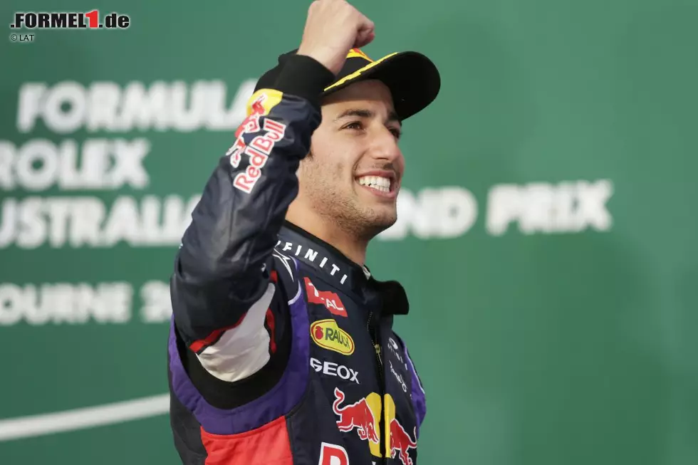 #3 Daniel Ricciardo: Er schafft das wohl Undenkbare und schlägt Sebastian Vettel nach vier Titeln in Folge. 2014 holt er drei Siege - Vettel keinen. Doch der Traum vom nächsten Red-Bull-Weltmeister erfüllt sich für ihn nicht. Weil er keine Lust hat, neben Max Verstappen nur die zweite Geige zu spielen, wechselt er 2019 zu Renault. Foto zur News: #3 Daniel Ricciardo: Er schafft das wohl Undenkbare und schlägt Sebastian Vettel nach vier Titeln in Folge. 2014 holt er drei Siege - Vettel keinen. Doch der Traum vom nächsten Red-Bull-Weltmeister erfüllt sich für ihn nicht. Weil er keine Lust hat, neben Max Verstappen nur die zweite Geige zu spielen, wechselt er 2019 zu Renault.