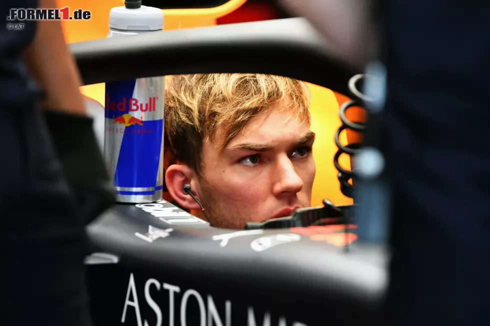 #9 Pierre Gasly: Auch wenn der Franzose seinen Wert mittlerweile bewiesen hat, können wir ihn bei Red Bull nicht höher setzen. Denn dort bleibt er 2019 nur ein halbes Jahr, bevor er wieder zu Toro Rosso zurück muss. Zwar holt Gasly konstant Punkte, aber kein einziges Podest - das ist Red Bull zu wenig. Eine zweite Chance bekommt er nie. Foto zur News: #9 Pierre Gasly: Auch wenn der Franzose seinen Wert mittlerweile bewiesen hat, können wir ihn bei Red Bull nicht höher setzen. Denn dort bleibt er 2019 nur ein halbes Jahr, bevor er wieder zu Toro Rosso zurück muss. Zwar holt Gasly konstant Punkte, aber kein einziges Podest - das ist Red Bull zu wenig. Eine zweite Chance bekommt er nie.