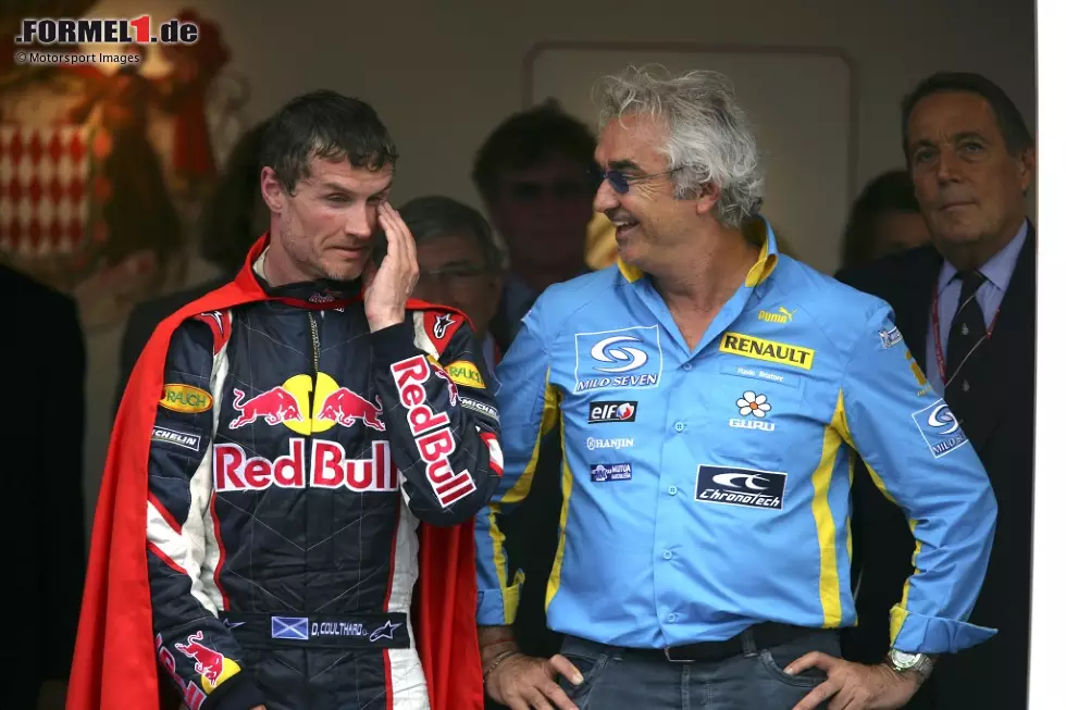 #5 David Coulthard: Viele Jahre fährt der Schotte um die Spitze mit, doch bei Red Bull muss er erst einmal Aufbauarbeit leisten. In den ersten vier Jahren führt er das Team an und holt in Monaco 2006 als Superman das erste Podium für den Rennstall. Nach der Saison 2008 beendet Coulthard seine Formel-1-Karriere. Foto zur News: #5 David Coulthard: Viele Jahre fährt der Schotte um die Spitze mit, doch bei Red Bull muss er erst einmal Aufbauarbeit leisten. In den ersten vier Jahren führt er das Team an und holt in Monaco 2006 als Superman das erste Podium für den Rennstall. Nach der Saison 2008 beendet Coulthard seine Formel-1-Karriere.