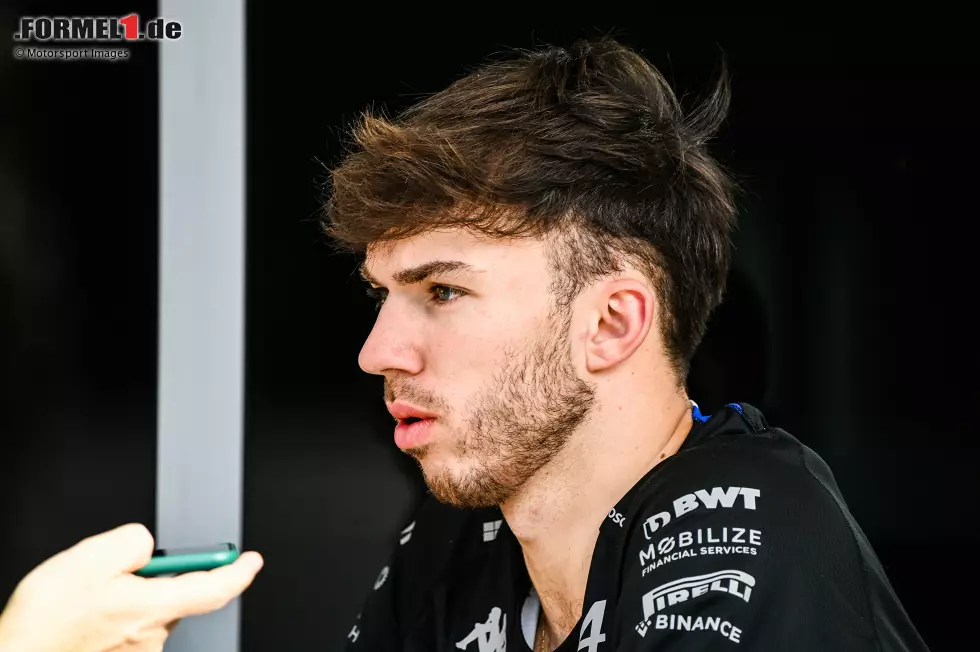 Foto zur News: Pierre Gasly (Frankreich) verlängerte seinen bestehenden Vertrag mit Alpine im September 2025 um zwei weitere Jahre und wird bis Ende 2028 für das französische Team fahren.