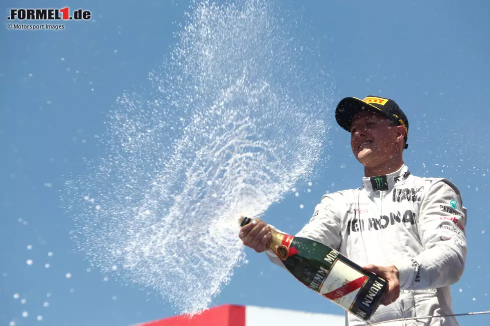Und sonst? In die Reihe einzudringen, dürfte schwierig werden. Michael Schumacher ist mit seinem einzigen Podest für Mercedes in Valencia 2012 auf Platz zwölf. Will Fernando Alonso (aktuell 19.) in die Top 10 kommen, müsste er bis 2025 fahren und dort gegen Saisonende einen Podestplatz holen. Foto zur News: Und sonst? In die Reihe einzudringen, dürfte schwierig werden. Michael Schumacher ist mit seinem einzigen Podest für Mercedes in Valencia 2012 auf Platz zwölf. Will Fernando Alonso (aktuell 19.) in die Top 10 kommen, müsste er bis 2025 fahren und dort gegen Saisonende einen Podestplatz holen.