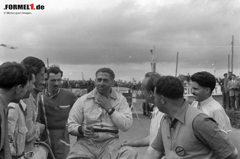 #8 Louis Rosier (44 Jahre, 7 Monate, 13 Tage) - Zweimal in Folge fährt der Franzose in der ersten Formel-1-Saison 1950 auf das Podium: in der Schweiz und in Belgien. Bis zu seinem Unfalltod 1956 sind das aber die einzigen Podestplätze des Franzosen, der meist mit seinen eigenen Autos unter dem Teamnamen Ecurie Rosier antritt. Foto zur News: #8 Louis Rosier (44 Jahre, 7 Monate, 13 Tage) - Zweimal in Folge fährt der Franzose in der ersten Formel-1-Saison 1950 auf das Podium: in der Schweiz und in Belgien. Bis zu seinem Unfalltod 1956 sind das aber die einzigen Podestplätze des Franzosen, der meist mit seinen eigenen Autos unter dem Teamnamen Ecurie Rosier antritt.