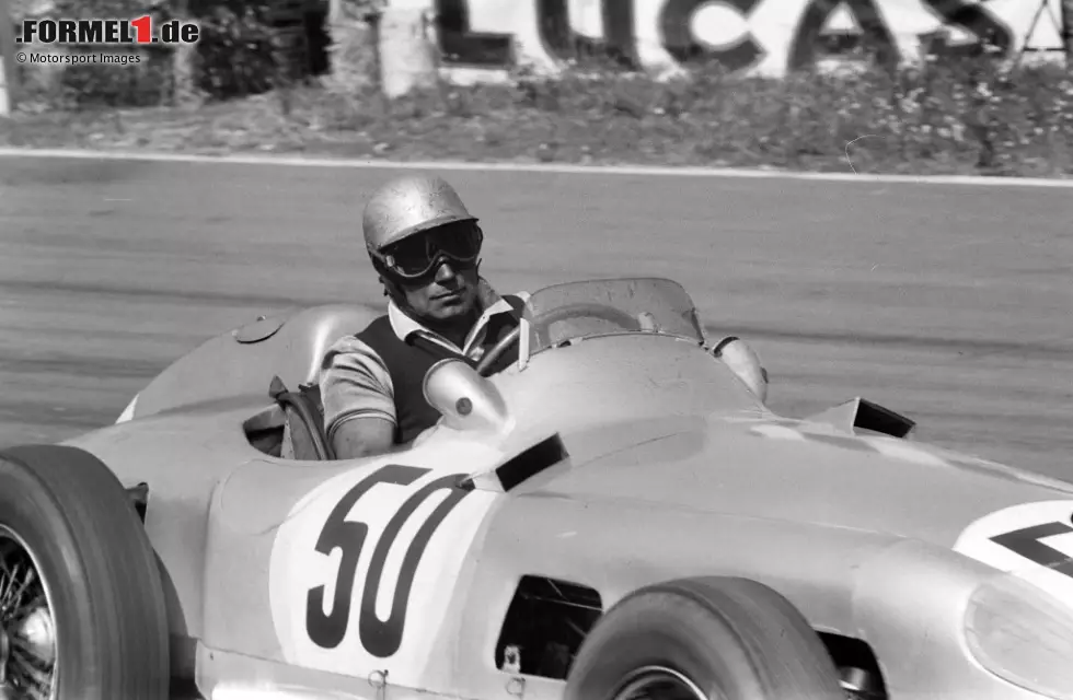 #4 Piero Taruffi (48 Jahre, 10 Monate, 30 Tage) - Nach der Tragödie von Le Mans werden viele Rennen der Saison 1955 abgesagt, nicht aber der Italien-GP - zum Glück für Piero Taruffi, der in seinem Mercedes mit freistehenden Rädern Zweiter wird. Es siegt Fangio in einem weiteren Mercedes - allerdings mit der verkleideten Variante. Foto zur News: #4 Piero Taruffi (48 Jahre, 10 Monate, 30 Tage) - Nach der Tragödie von Le Mans werden viele Rennen der Saison 1955 abgesagt, nicht aber der Italien-GP - zum Glück für Piero Taruffi, der in seinem Mercedes mit freistehenden Rädern Zweiter wird. Es siegt Fangio in einem weiteren Mercedes - allerdings mit der verkleideten Variante.