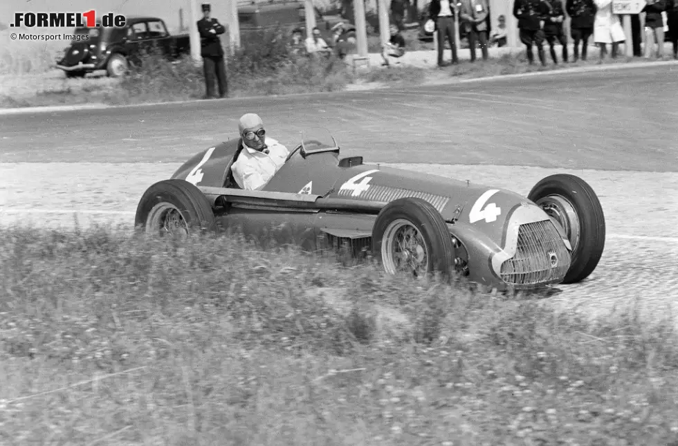 #1 Luigi Fagioli (53 Jahre, 22 Tage) - Der mit Abstand älteste Rennsieger ist auch der älteste Podestfahrer, denn mit 53 Jahren siegt Fagioli in Reims bei seiner einzigen Teilnahme 1951. Allerdings wird er angewiesen, sein Auto mit dem angeschlagenen Alfa Romeo von Fangio zu tauschen. Am Ende werden beide als Erster UND Elfter gewertet. Foto zur News: #1 Luigi Fagioli (53 Jahre, 22 Tage) - Der mit Abstand älteste Rennsieger ist auch der älteste Podestfahrer, denn mit 53 Jahren siegt Fagioli in Reims bei seiner einzigen Teilnahme 1951. Allerdings wird er angewiesen, sein Auto mit dem angeschlagenen Alfa Romeo von Fangio zu tauschen. Am Ende werden beide als Erster UND Elfter gewertet.