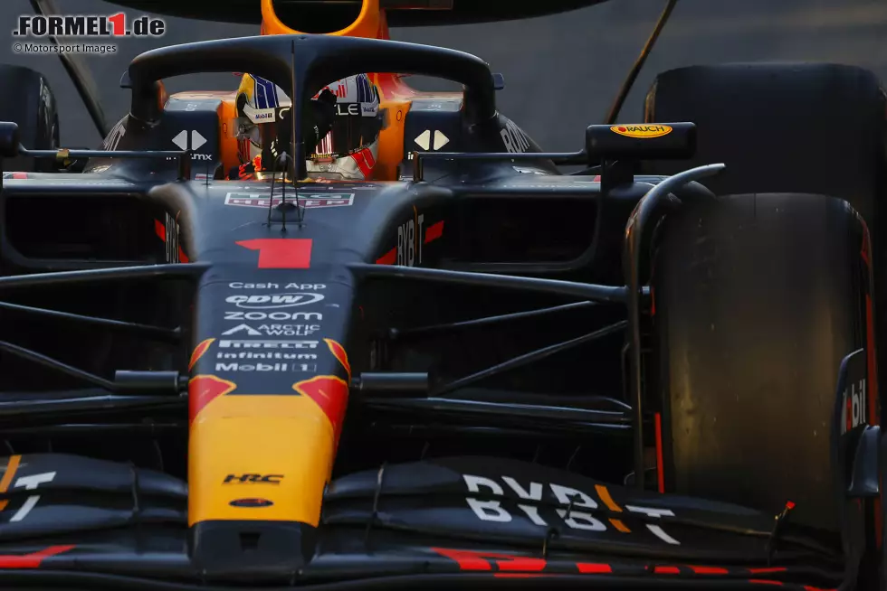 Max Verstappen (2): Auch der Weltmeister bekommt von uns dieses Mal nicht die Bestnote. Verlor die ersten beiden Starts und war später einmal neben der Strecke. Letztendlich nur Kleinigkeiten, aber mit einem nicht ganz so überlegenen Auto hätten die durchaus teurer werden können! Foto zur News: Max Verstappen (2): Auch der Weltmeister bekommt von uns dieses Mal nicht die Bestnote. Verlor die ersten beiden Starts und war später einmal neben der Strecke. Letztendlich nur Kleinigkeiten, aber mit einem nicht ganz so überlegenen Auto hätten die durchaus teurer werden können!