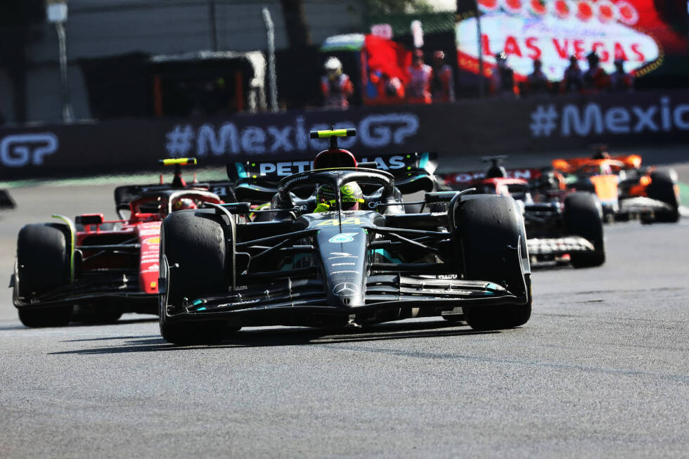 Foto zur News: Lewis Hamilton (2): Ein starkes Rennen insgesamt, allerdings war uns sein Neustart nicht gut genug. Mit P3 hatte er eigentlich die beste Ausgangslage, dazu war er auf Mediums unterwegs und hatte damit auch einen Reifenvorteil - den er aber nicht nutzte. Danach war Verstappen vorne nicht mehr einzuholen.